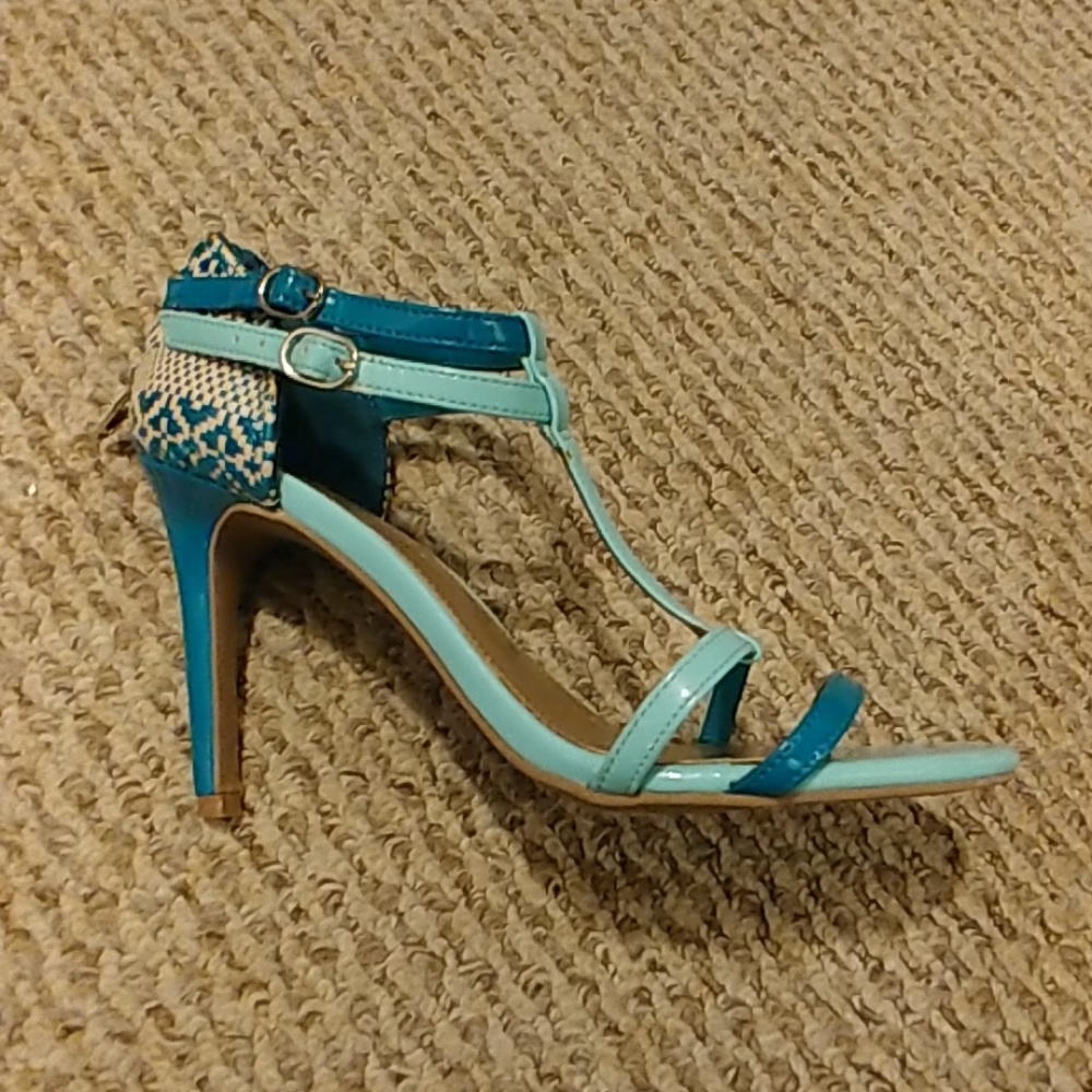 Shoes - Picture 2 of 3